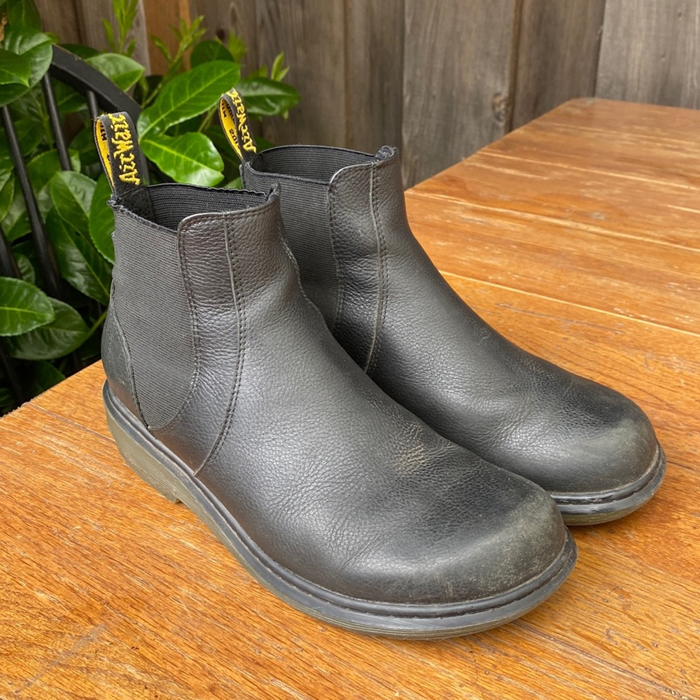 DR MARTEN’S AIRWAIR BOOTS.